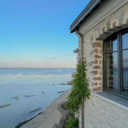 Beachfront House In Loire-atlantique Le Pouliguen